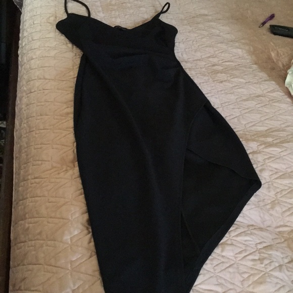 Black dress 💛 - Picture 3 of 6